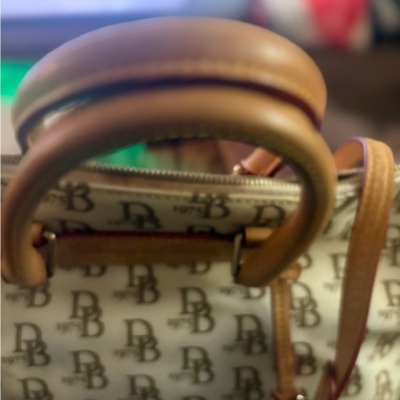 Dooney & Bourke Cream and Tan Signature Tote Bag - Picture 15 of 16